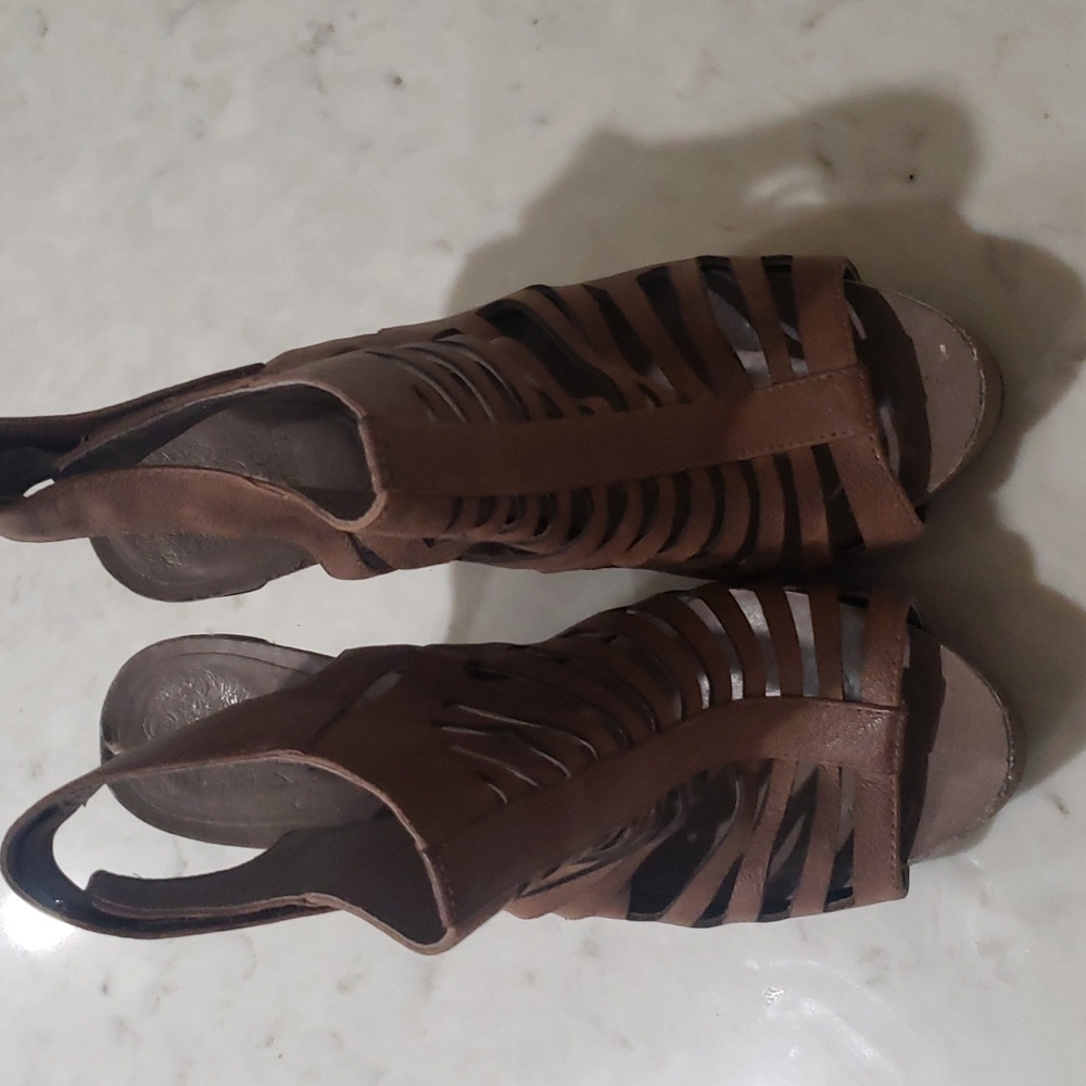 Vince Camuto Booties brn